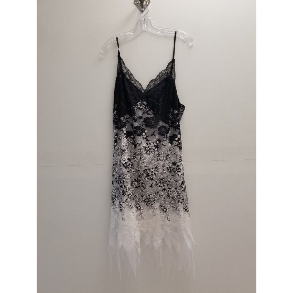 NWT Woman's Slip Dress in a Size 16 Black and White